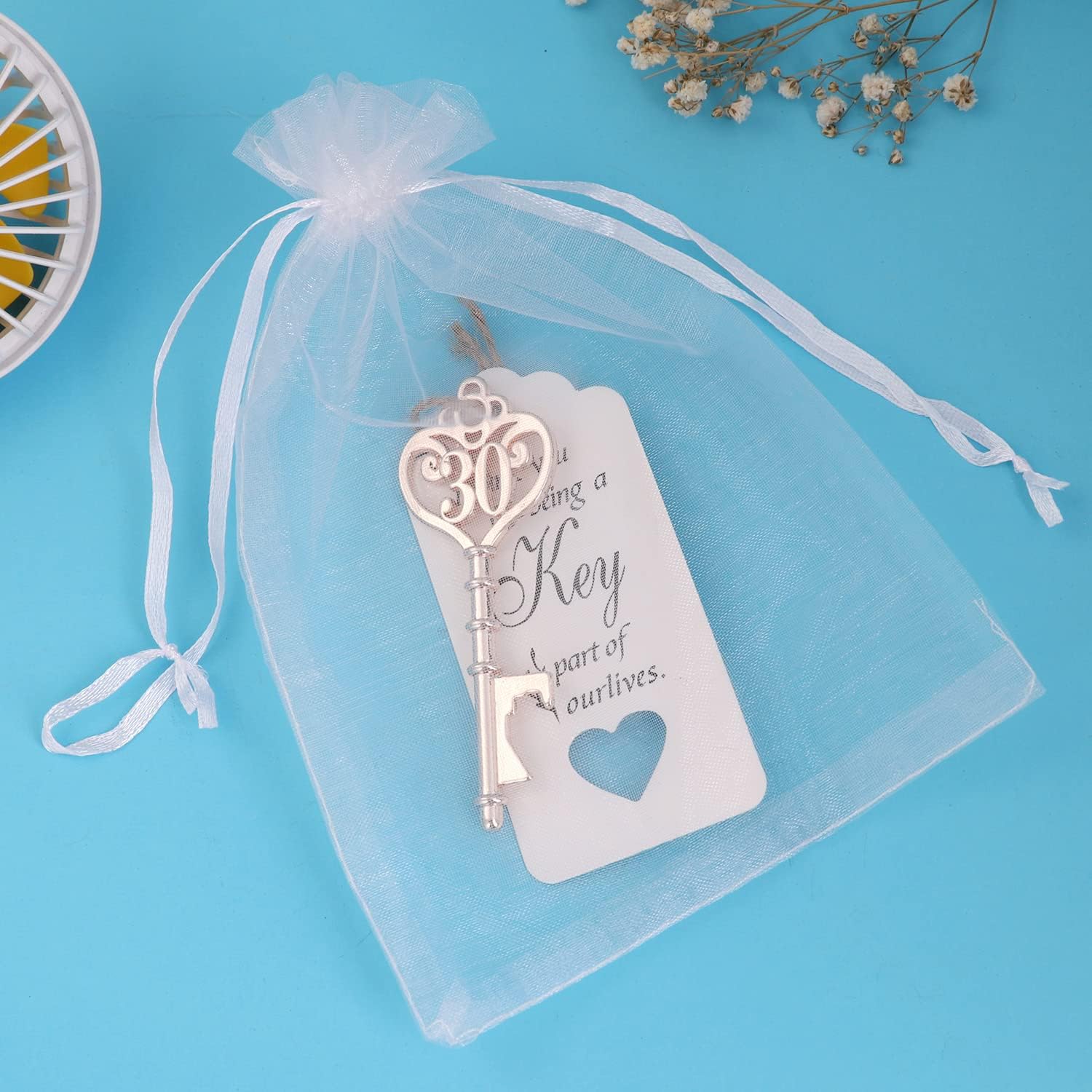 25 Pack 30 Shaped Key Bottle Openers for Guest Favors, 30th Birthday Gifts & Decorations (25, Gold 30th)