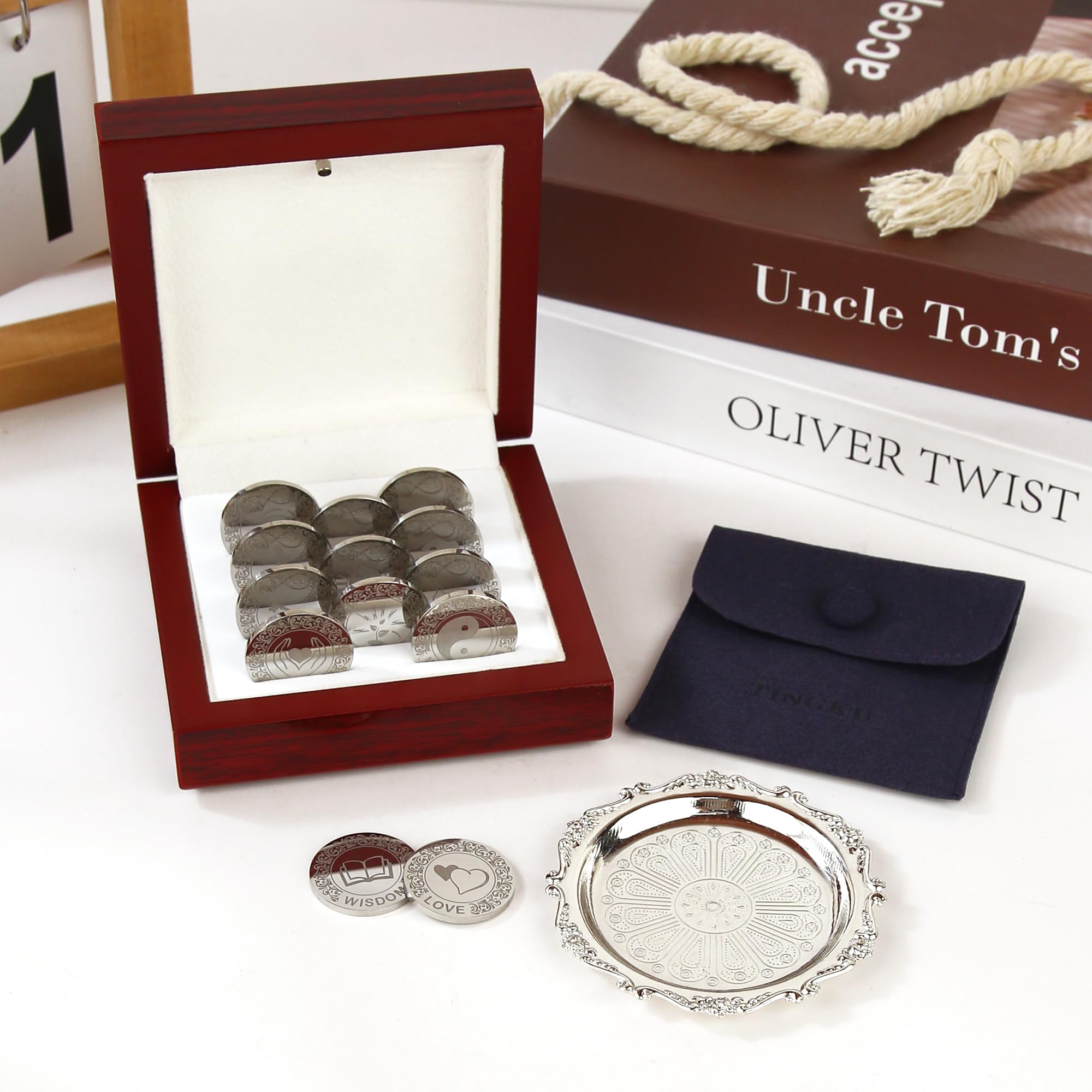 TINGKU Juego de monedas de uniforme de boda personalizado – Arras para boda católica accesorios de boda – Monedas Arrhae con cajas de madera (Silver)