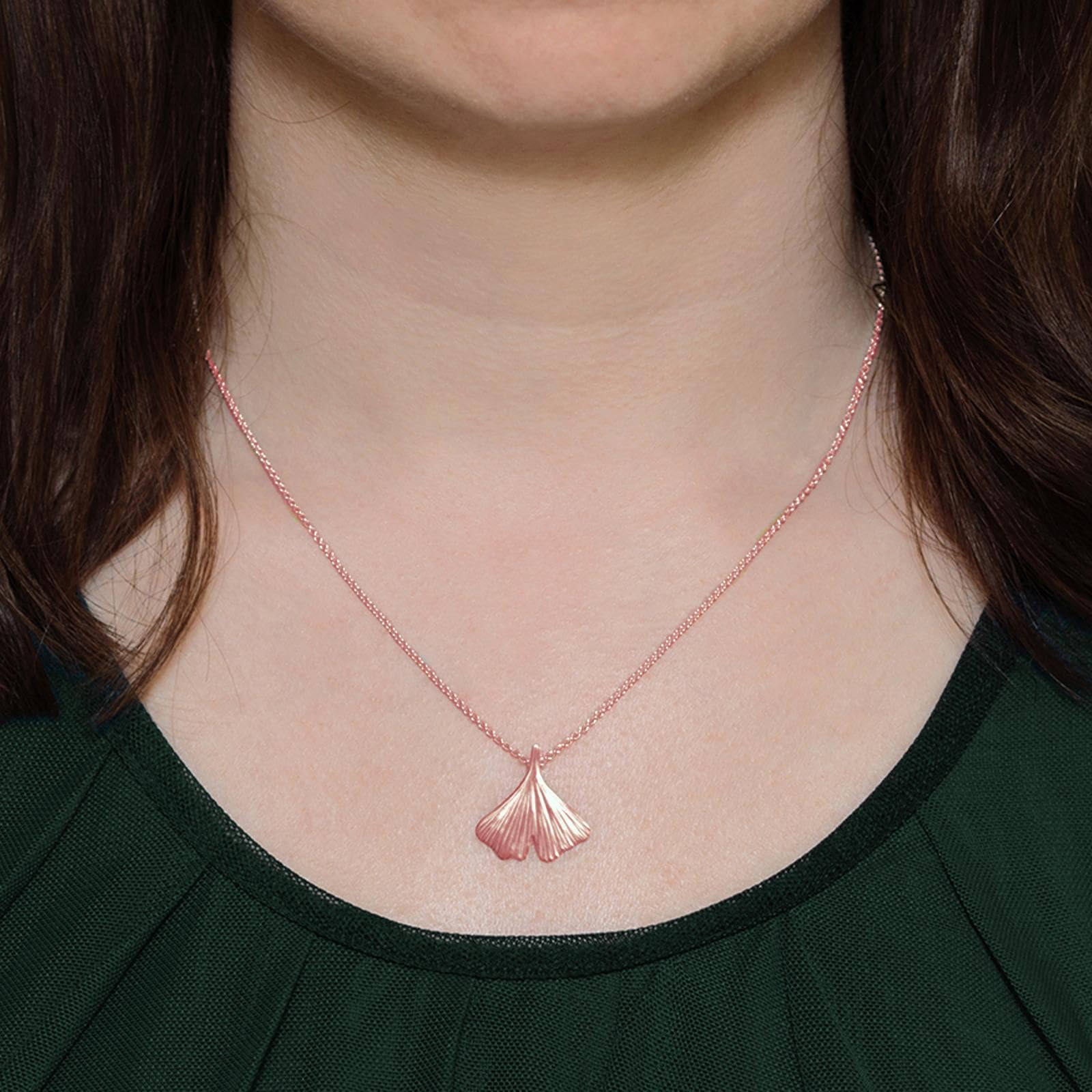Ginkgoblatt Schmuckset Anhänger und Ohrstecker in Rosegold vergoldet | inkl. Luxus-Etui Kettenanhänger Damen Gingko Ohrstecker Gingko Blatt glänzend