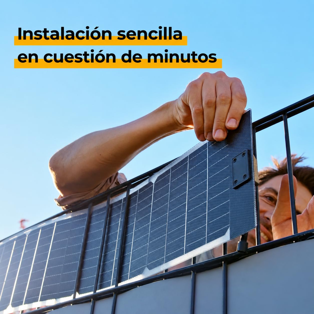 VERTICAL+ Central solar para valla 2,5m – Tiras fotovoltaicas de ocultación bifaciales para valla de doble varilla, 468Wp, Kit completo con inversor y cable Schuko 10m – Listo para enchufar