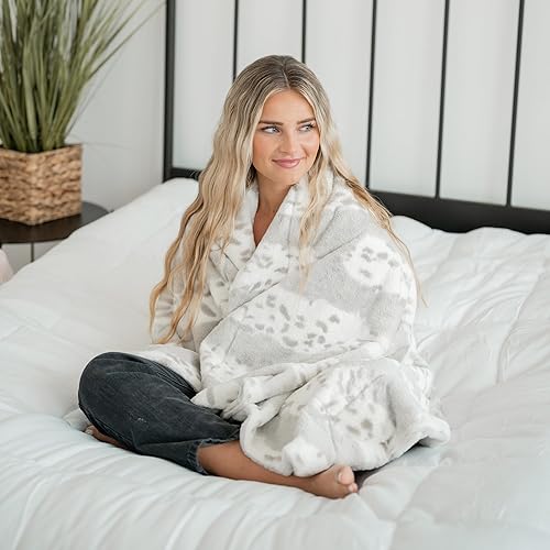 Vista 2 de Minky Designs Arctic Lynx Minky Blanket – Manta ultrasuave de piel sintética para sofá, cama y hogar – Esponjosa, cálida y lujosa – Colección Posh