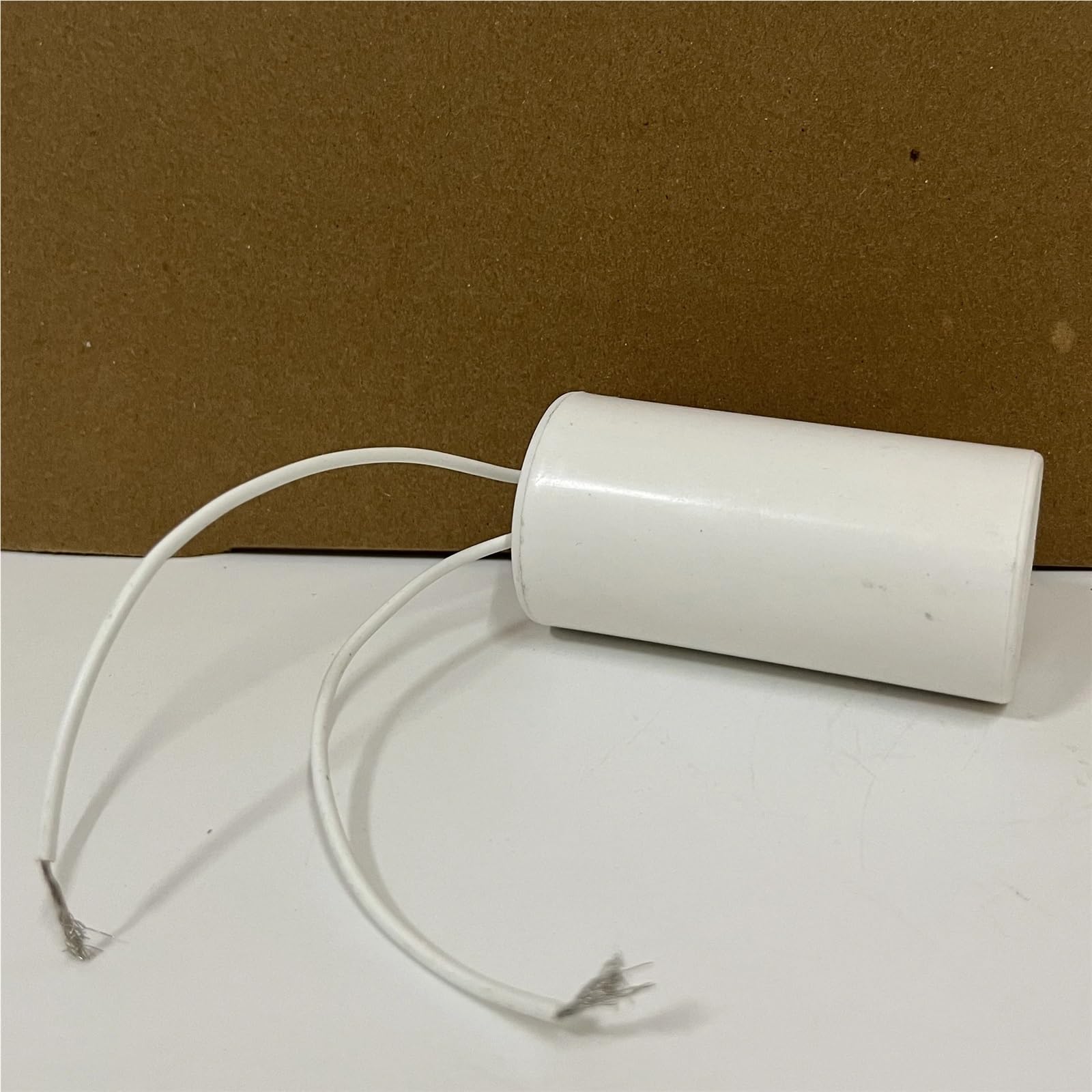 Condensatore cilindrico da 18uf,450V,AC50/60Hz,10/70/21,Due Fili.