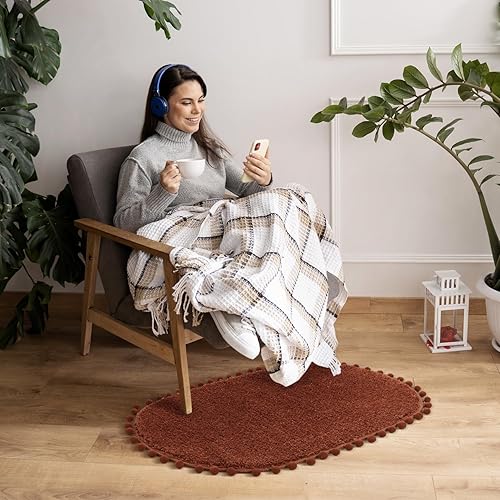 Miniatura 8 de YIRDDEO Alfombra de baño antideslizante con pompones, diseño bohemio, ovalado, absorbente, de felpa, suave, lavable, color terracota (20 x 30