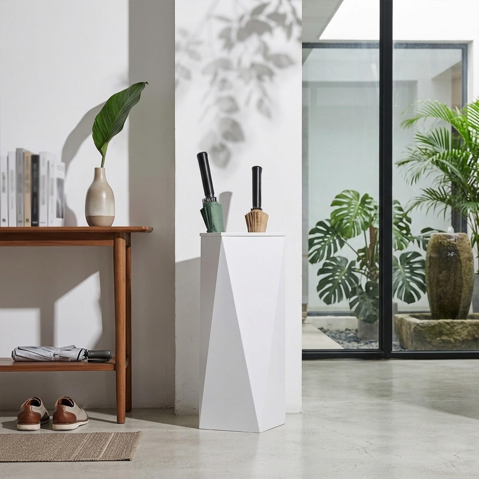 Porte-parapluie moderne blanc stop humidité avec ce support métallique étanche