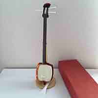 三味線　ミニチュア Amazon.co.jp: ミニチュア 三味線 1/12サイズ : おもちゃ