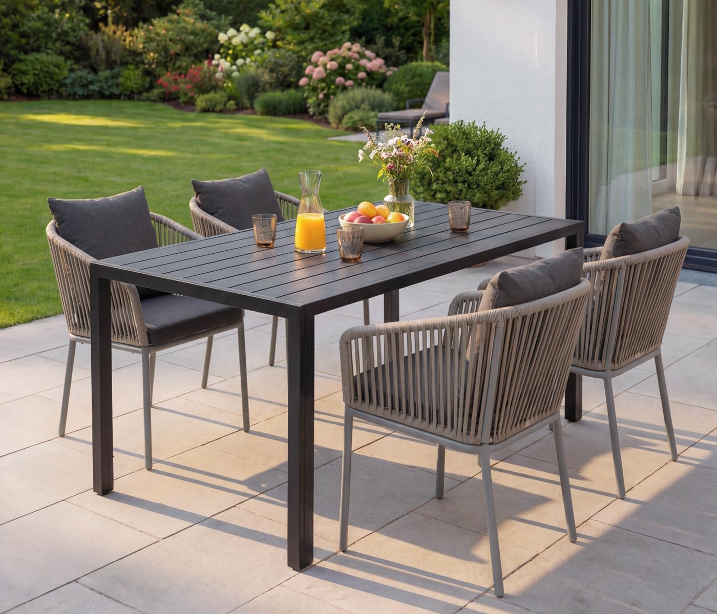 Mendler HWC-N41 - Juego de muebles de jardín (mesa y 4 sillas, resistente a la intemperie, aluminio, 140 x 80 cm), color gris claro