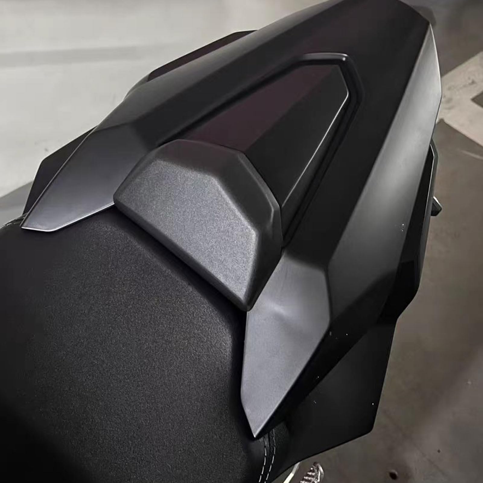 Capot de Couverture de siège de Passager arrière Compatible with CB650R CB650R CB 650R CB 650R 2019 2020 CB 650 R CB 650 R Zubehör (Noir Mat) | Sit Cover Siège passager arrière CBR 650R 2019 2020 CBR650R Accessoires de modification
