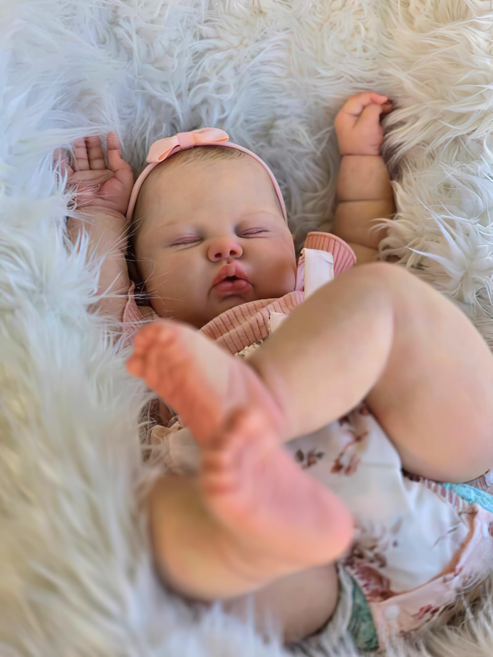 MineeQu Muñecas Reborn Bebe Realista 24 Pulgadas, Toddler Dormido, Cabello Pintado a Mano, Cuerpo de Tela, Set Regalo