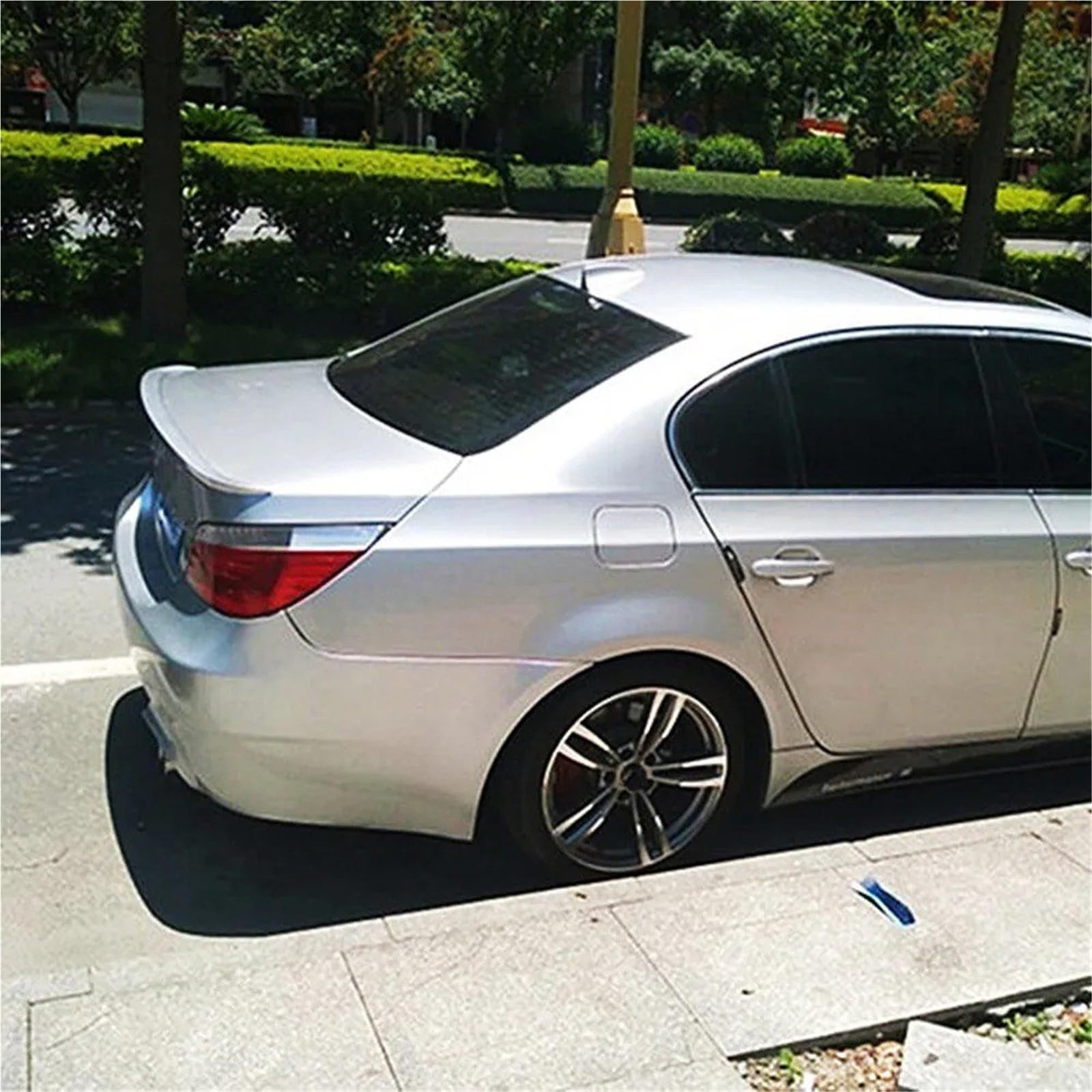 Dla B&MW Seria 5 E60 M5 520i 528i 535i 530i 525i 2004-2010 Skrzydło Na Klapie Lotka Tylny Spoiler Bagażnika Dekoracyjne Do Samochodu Spojler Tylny Trunk Wing(Carbon Printing)