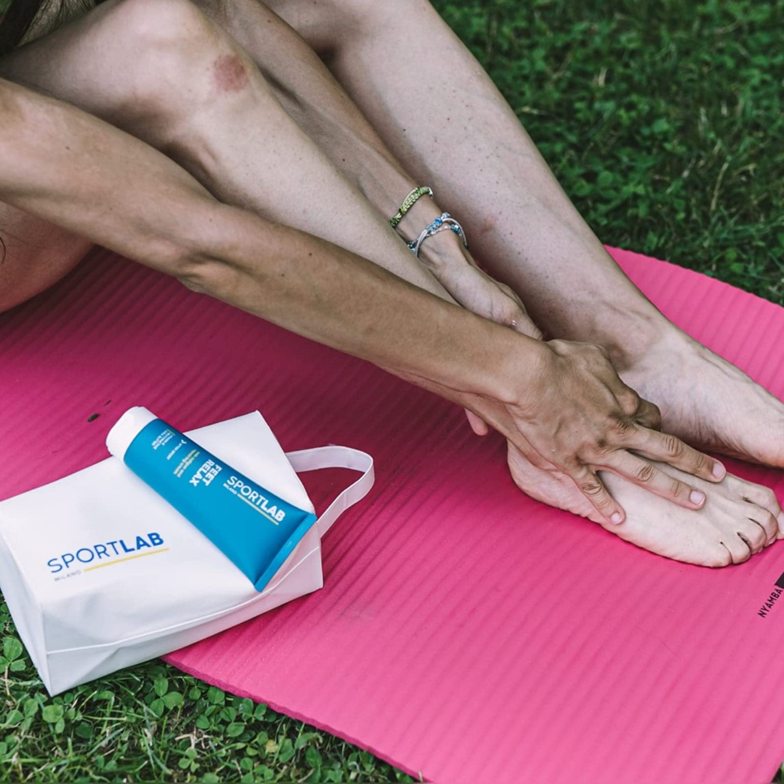 SPORTLAB Milano - FEET RELAX - Crema piedi defaticante e riparatrice | Idrata, nutre, ripara e rinfresca i piedi affaticati dopo ogni allenamento un'intensa camminata o una competizione | 100ml