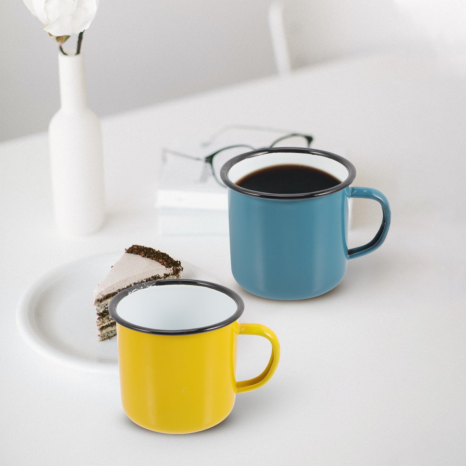 NUOBESTY Emaille Tassen 4 Stück 8cm Große Vintage Trinkbecher aus Gesundem Emaille Rutschfester Griff für Kaffee Tee und Wasser im Haushalt