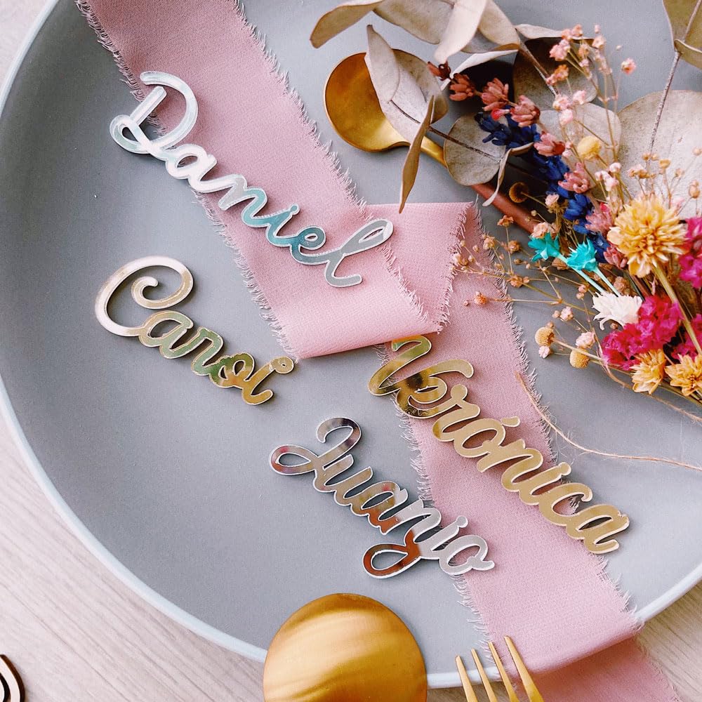 MONAMÍ - Marcasitios en metacrilato con nombre del invitado al corte plata o dorado, varias tipografías a elegir. Realizado a Mano de Manera Artesanal en España. Marcasitios nombre acrílico