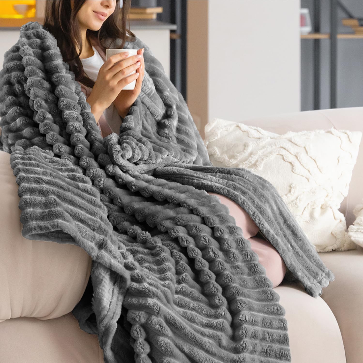 Dreamzie Manta Terciopelo para Sofa y Cama - Franela Súper Suave, Mantas para Sofa y Cama, Plaid Cama Ligera para Niño y Mascota, 220x270cm Gris Oscuro