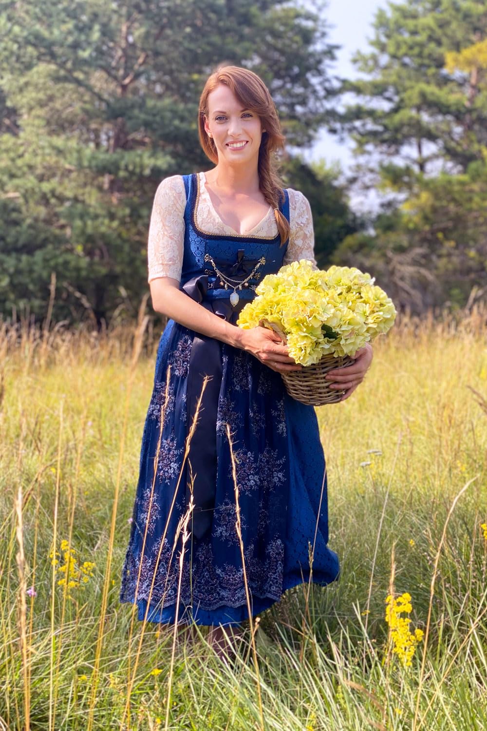 Edelnice Trachtenmode Exklusives Designer Dirndl lang Josepha inkl. Spitzen Dirndlschürze und Charivari Gr. 32-56