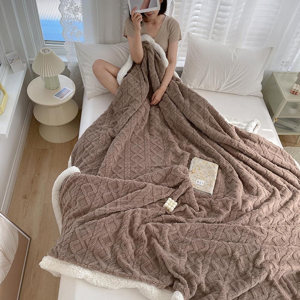 NUODWELL Manta de forro polar Sherpa – Manta mullida de doble cara suave y cálida de forro polar jacquard coral para cama, sofá, sofá (150 x 200 cm, café)