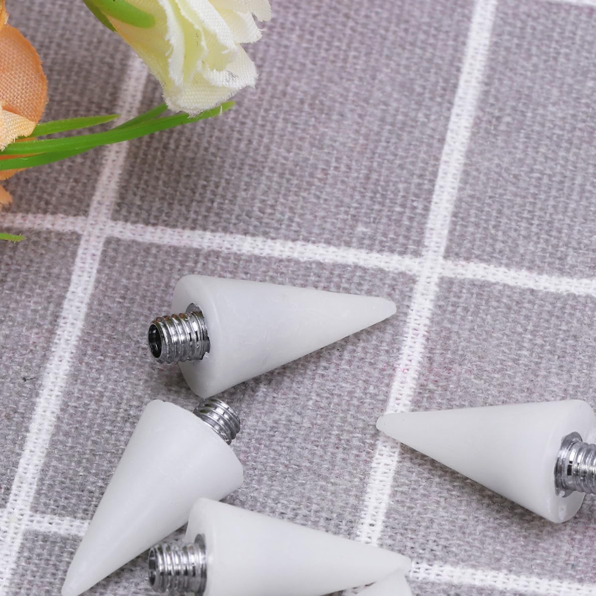 VOSAREA 10pcs White Nail Wax Head Replacement Tips for Nail Art Dotting Pen Made of Abs and Metal for Picking Rhinestones and Gems for Professional Salon Art or Individual Use Random Color