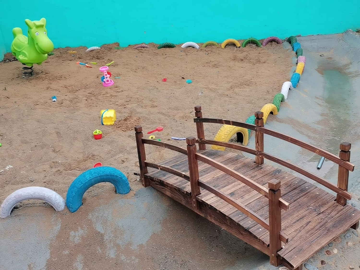 Katzowen Backyard Wooden Bridge Small Garden Bridges for Outdoors 4.6ft, Retro Wooden Pond Bridge for Home Backyard Garden Decor, Arch Farm Footbridge with Safety Rails