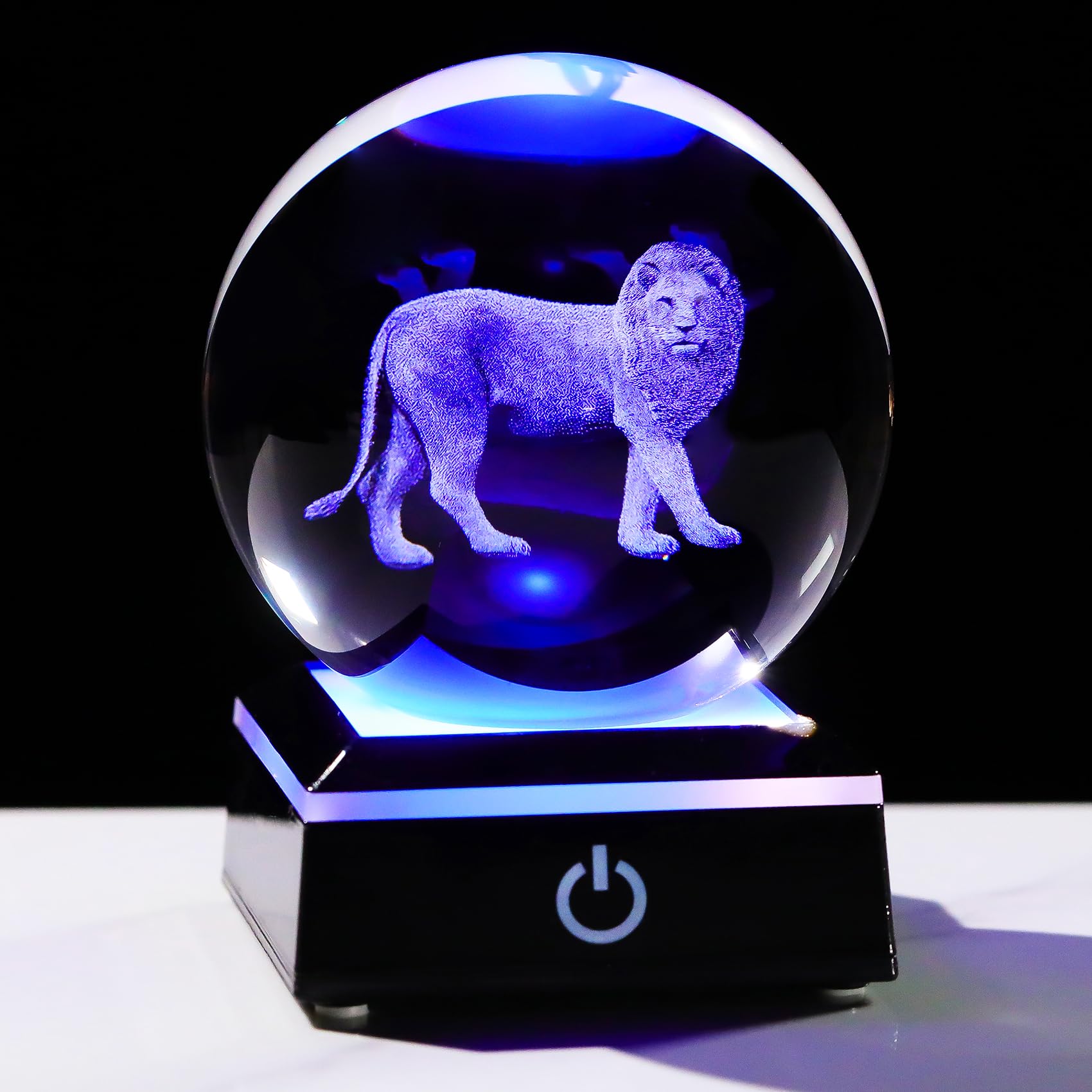 Arikyrist 3D Lion Figurine Crystal Ball with LED Base Laser Lion Gifts for Men Women on Christmas Birthday Decorative Lion Statue Ball Glass Animals Globe Night Light for Home Decor (80mm)