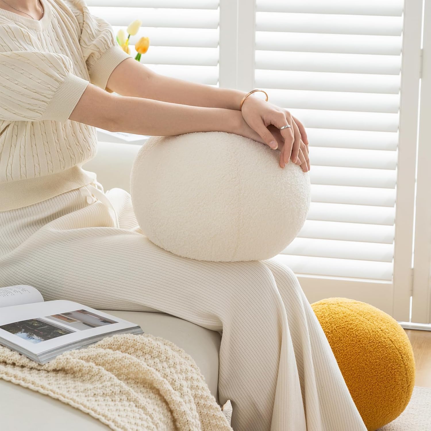 11.8 inch Ball Pillow Round Decorative Pillow Beige Sphere Shaped Throw Pillows Soft Nordic Style Boucle Pillows Cushion for Bed Couch Living Sofa Room Decor