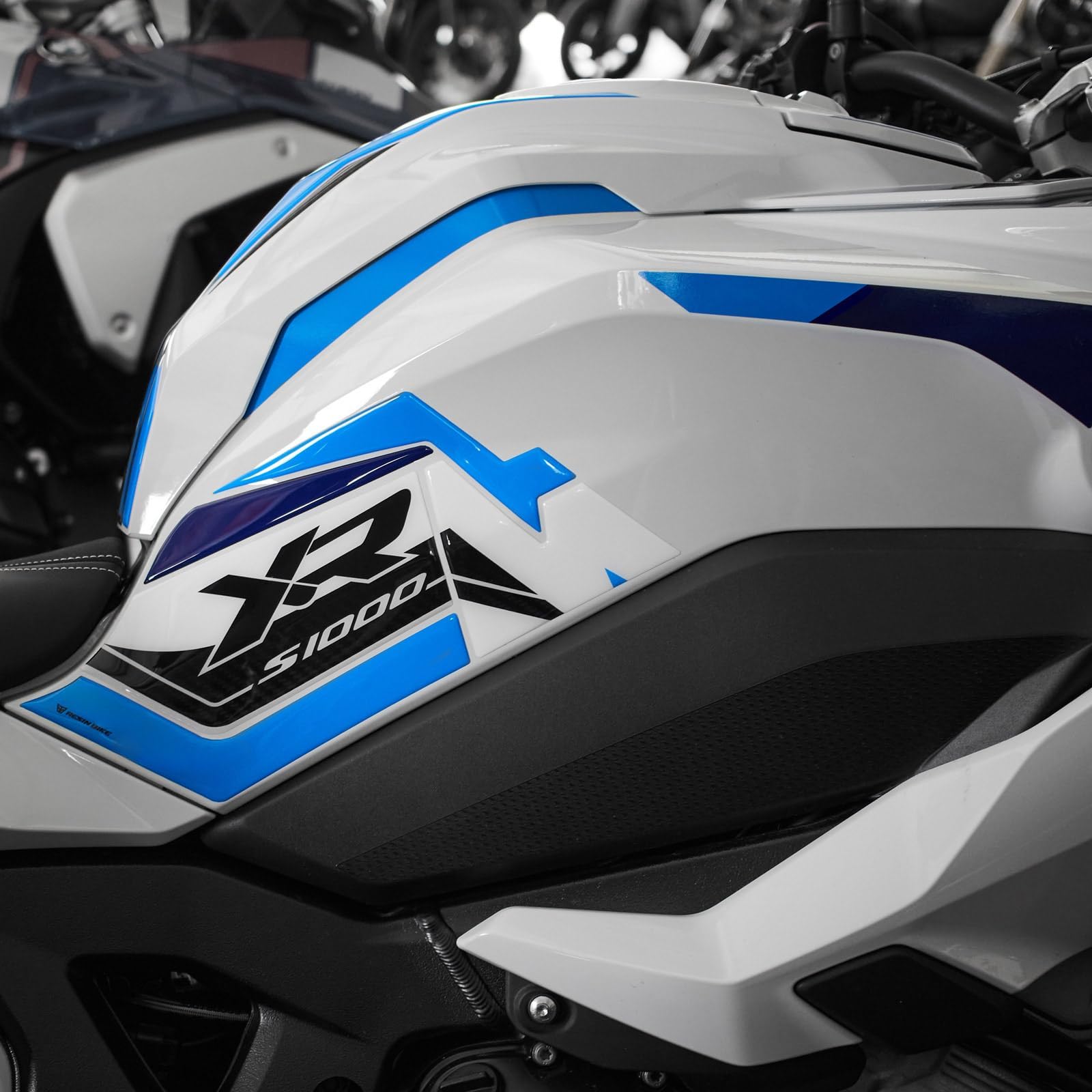 Resin Bike Kit Autocollant Moto Compatibles avec BMW S 1000 XR 2020-2026. Protection Grip de Réservoir, Bout de Carénage Moto Contre Les Chocs et Les Éraflures. Autocollant 3D Résinés Made in Italy
