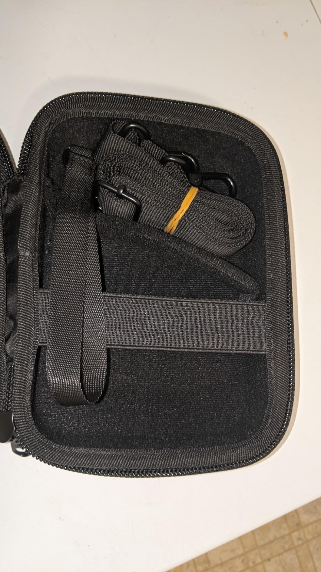 Bra, stadigt fodral som skyddar dina tillhörigheter.