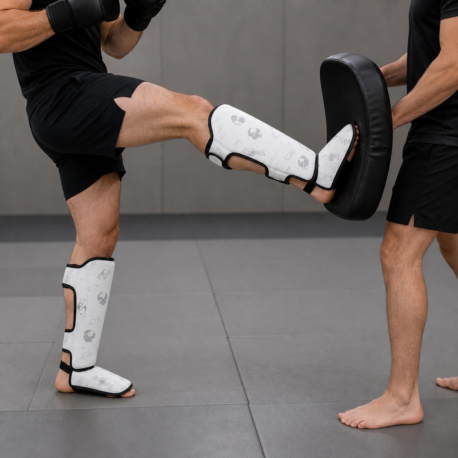 Podkładki ochronne na podbicie nóg, ochraniacze na podbicie goleni, regulowane, bezpieczne dopasowanie, wygodne, do boksu, taekwondo, muay thai, kickboxingu, sportów walki, karate i codziennego