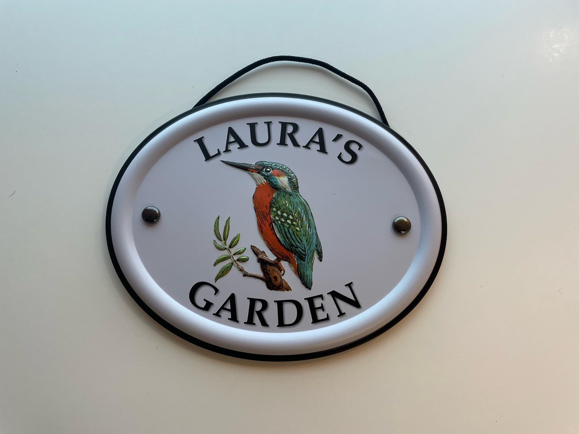 Personalised Embossed Metal Garden Sign 12x15cm – British Bird Design – Outdoor Decorative Hanging Garden Plaque – Weatherproof Metal Sign for Garden Walls Fences or Sheds (Laura)