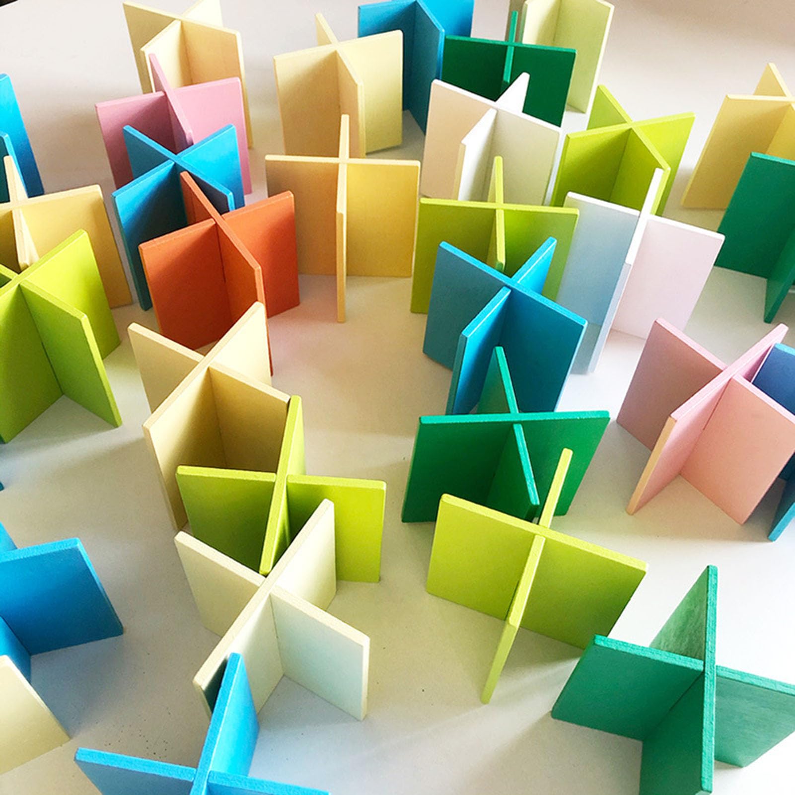 72 Pezzi Blocchi da Costruzione Incastrabili a Croce in Legno Colorati
