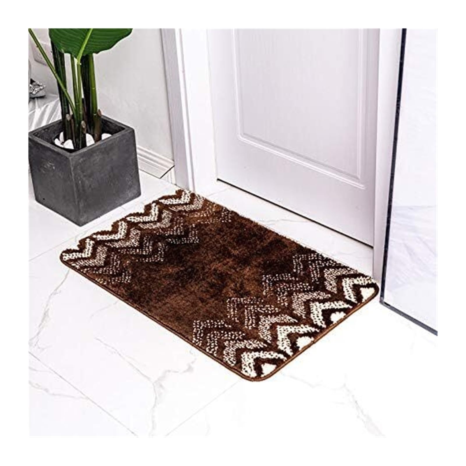 Tapis de salle de bain pour une sortie de douche douce couleur café