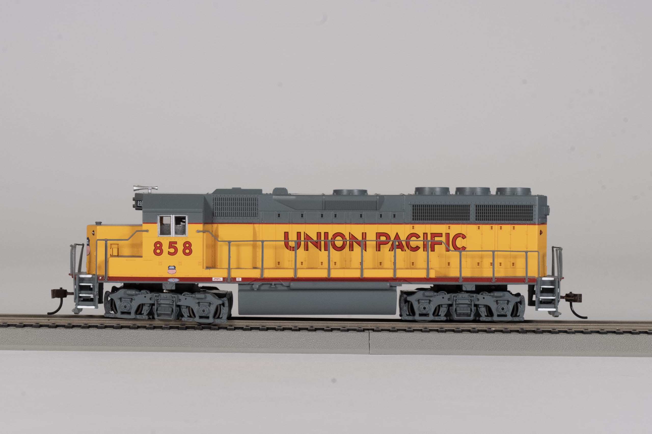 Amazon.com: Bachmann Trains EMD GP40 DCC Sound Equipped Loco Union