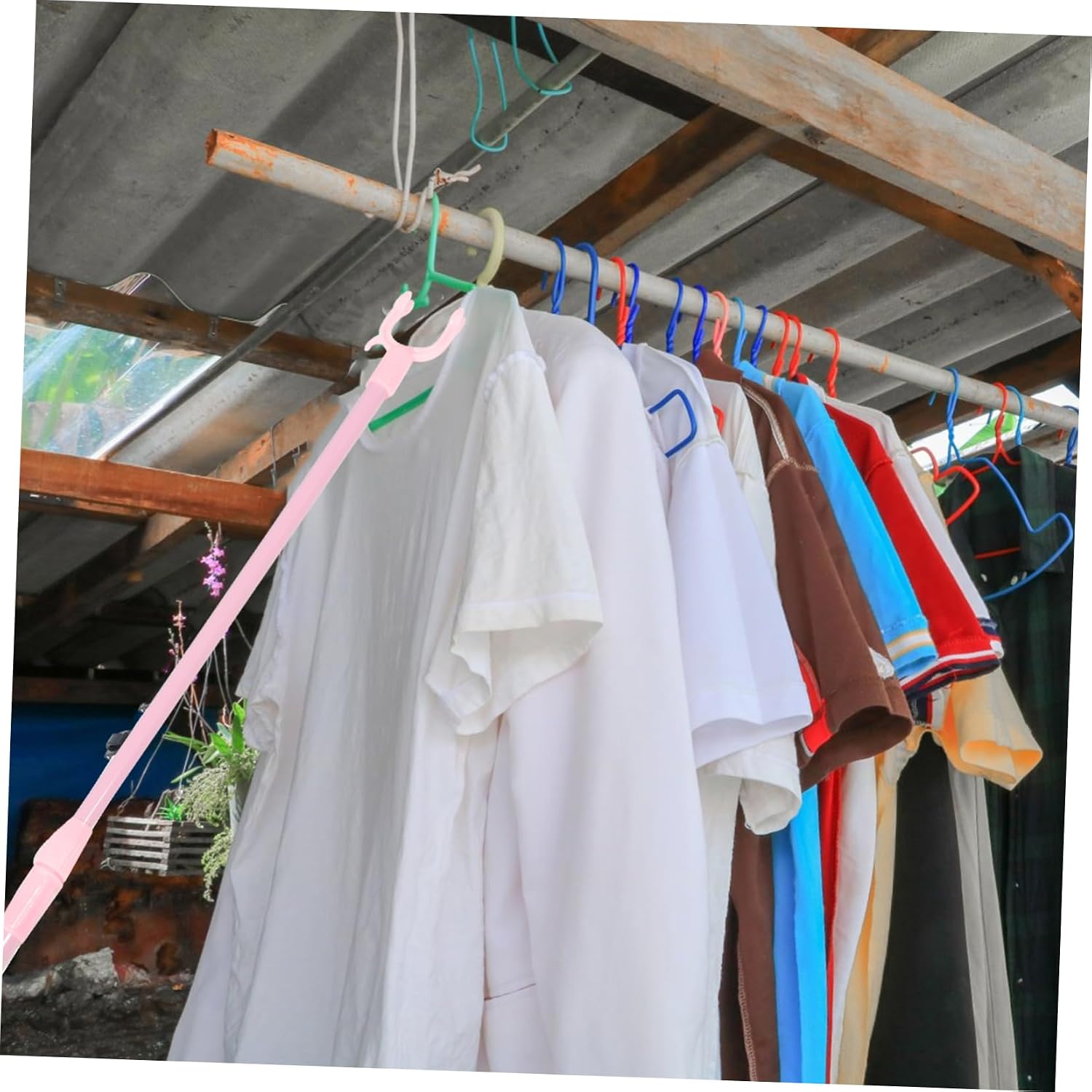 Telescoping Clothesline Pole with Retractable Hook Lightweight Clothes Reaching Stick for Wardrobe Ceiling Outdoor Use Strong Bearing Capacity Convenient Extension for Drying and