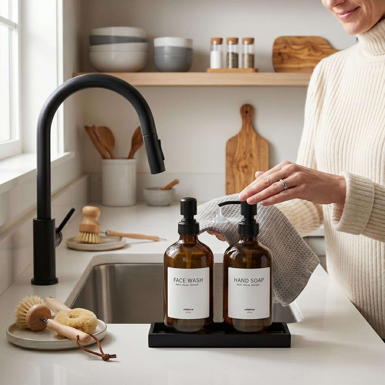 Set dispenser di sapone in vetro per cucina, dispenser di sapone per mani e piatti, con pompa in acciaio inossidabile e vassoio in resina, dispenser di sapone da banco ricaricabile moderno per cucina
