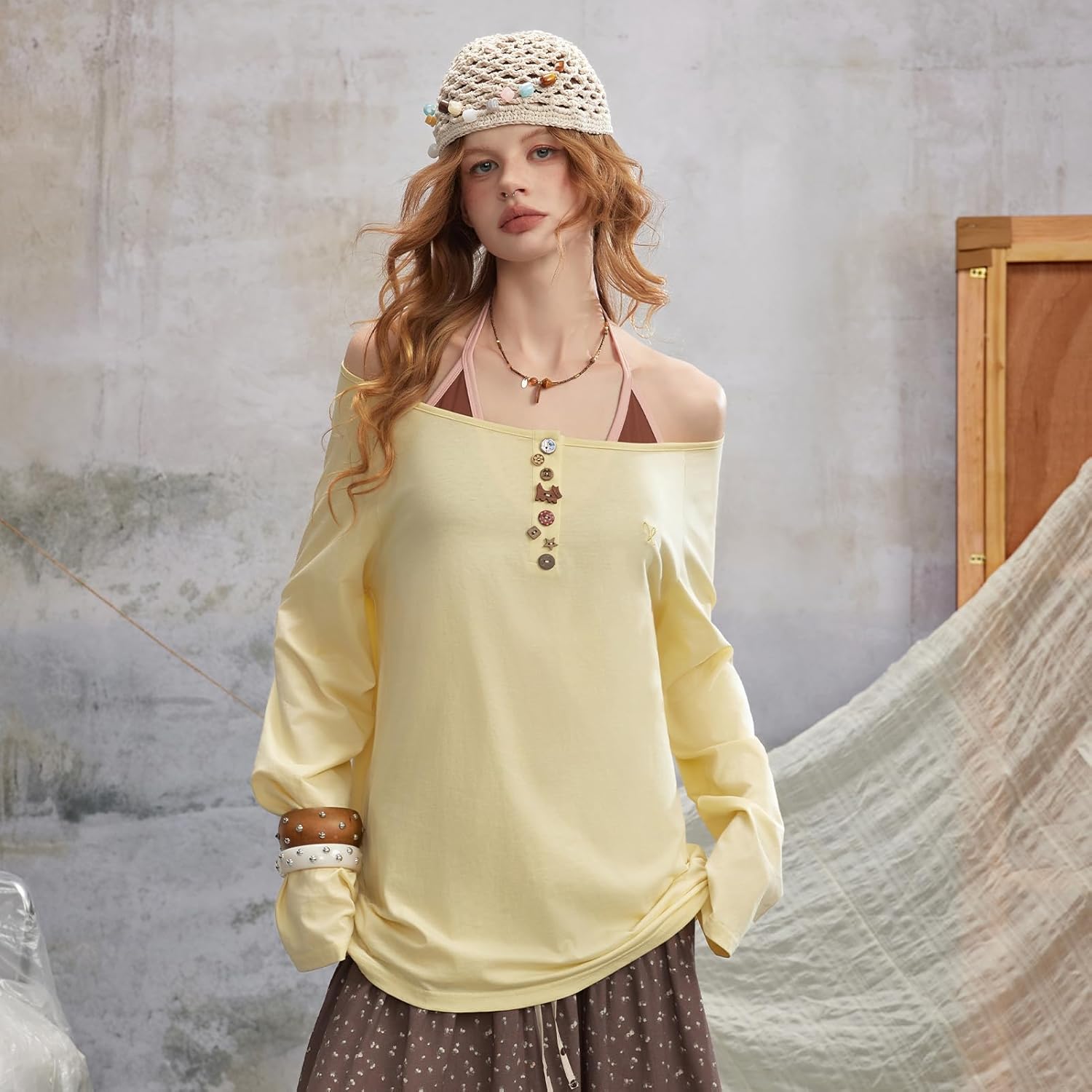 [UNIFREE STUDIO] けだるさ風レディーストップスセット、鮮やかなゆったりTシャツにセクシーキャミソール