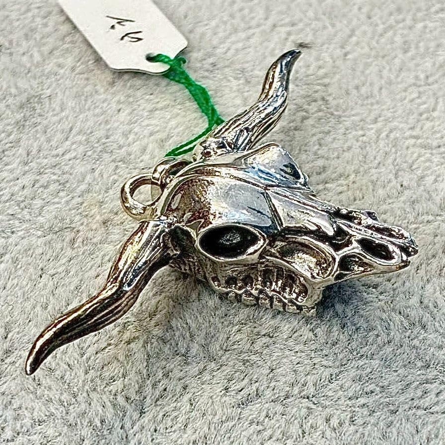 【アリフ】ペンダントトップ シルバー925 ネックレストップ ハンティングトロフィー風 リアル 牛骨 スカル バッファローヘッド ロ