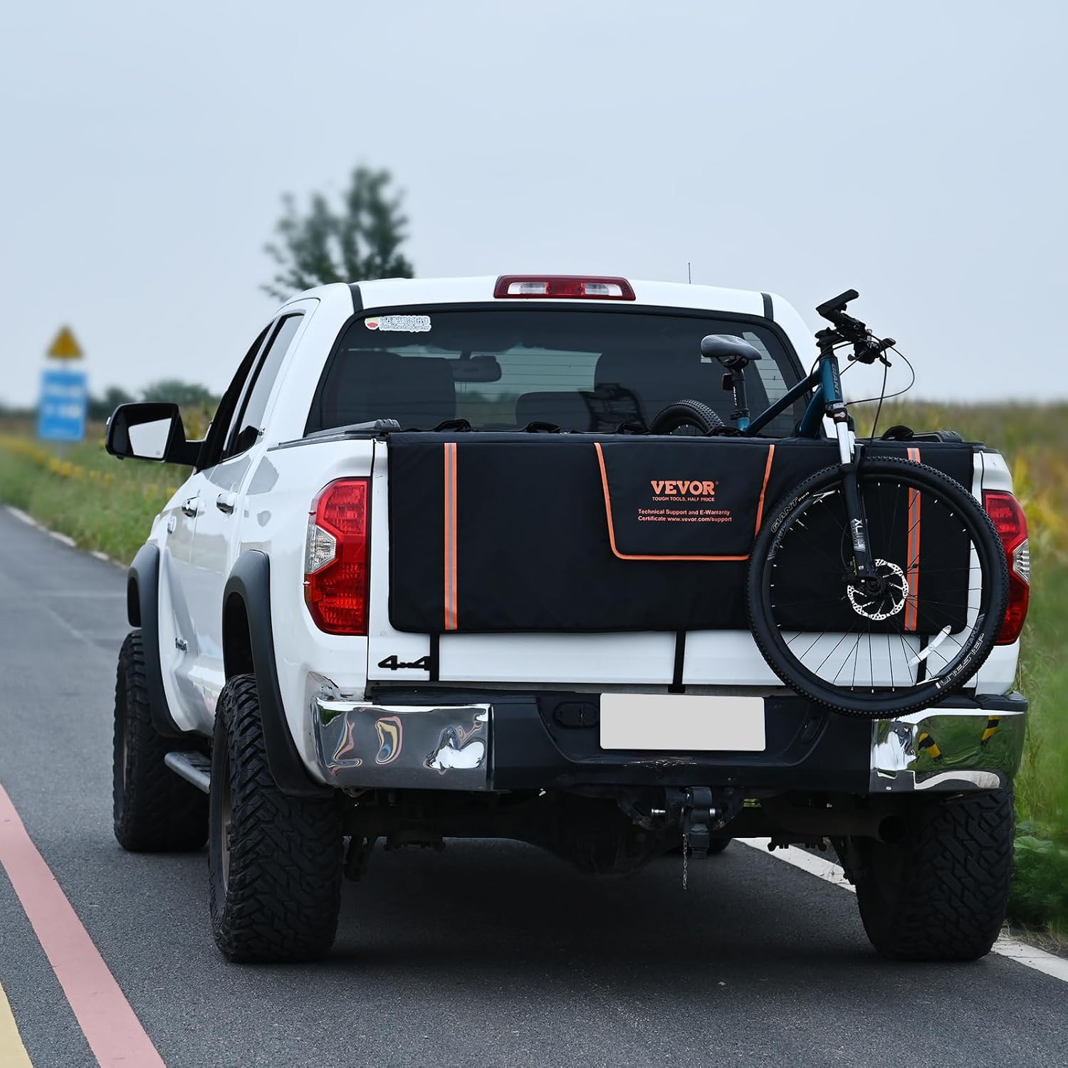 VEVOR Tailgate Bike Pad, 62" Truck Tailgate Pad Carry 6 Mountain Bikes, Tailgate Protection Pad with Reflective Strips and Tool Pockets, Tailgate Pad with Rear Camera Opening for Pickup Trucks