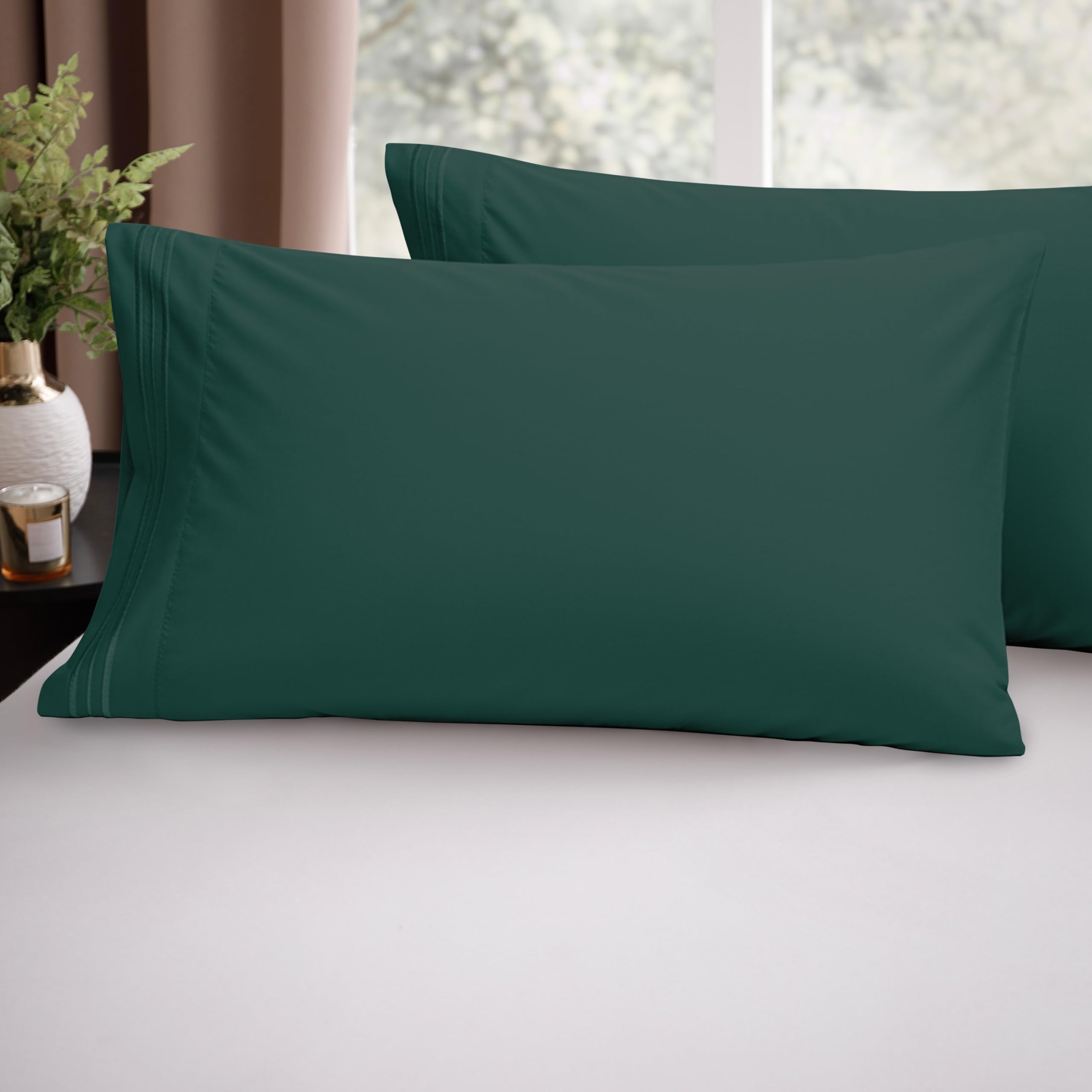 Elegant Comfort Lot de 2 taies d'oreiller Ultra Douces en Microfibre 1500 de qualité hôtelière Double brossée, Infroissable, Taille Standard/Grand lit, Vert Chasseur