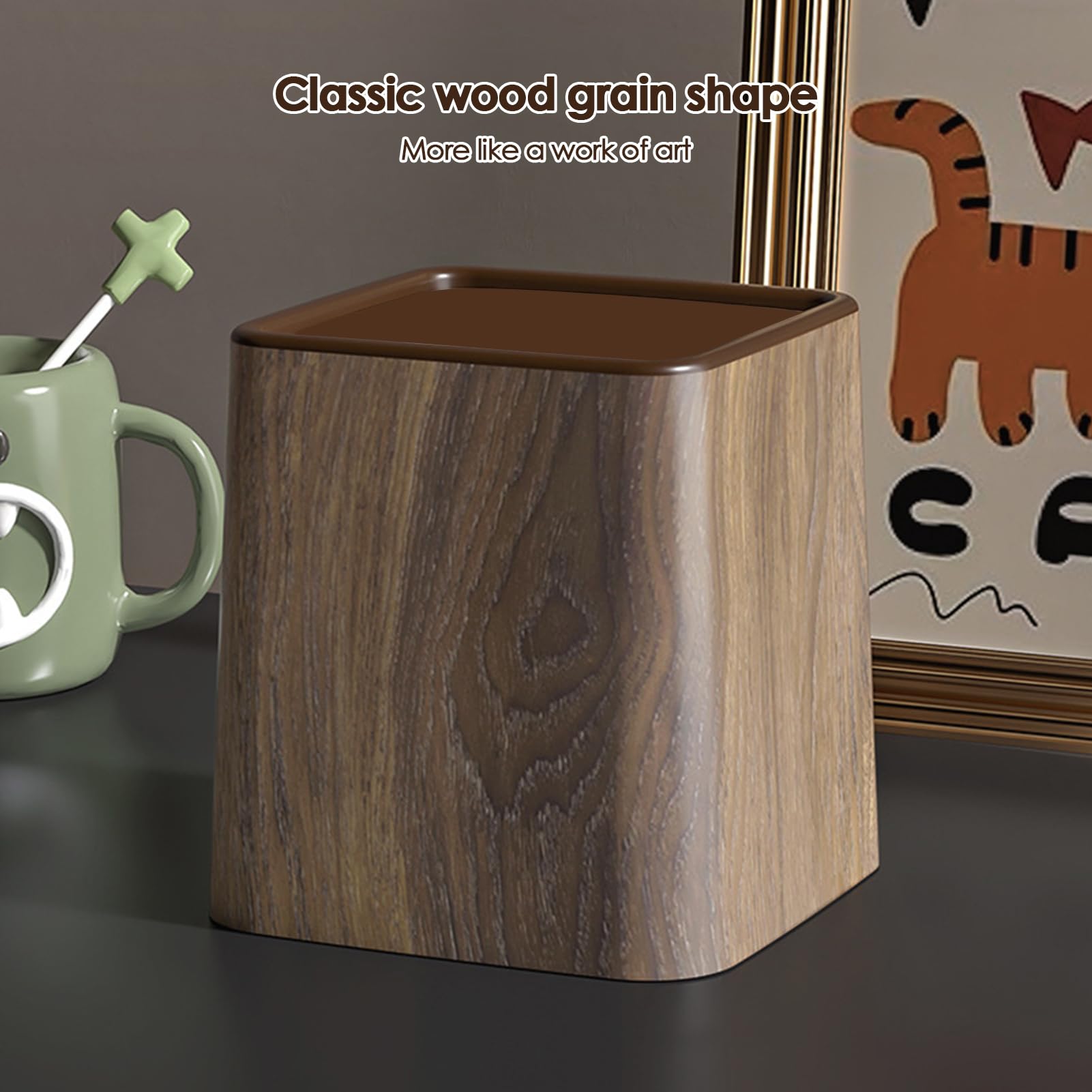 Mini-déchets Can 5,79 pouces PP Small Desk Bin avec conception de grains en bois rétro et couvercle