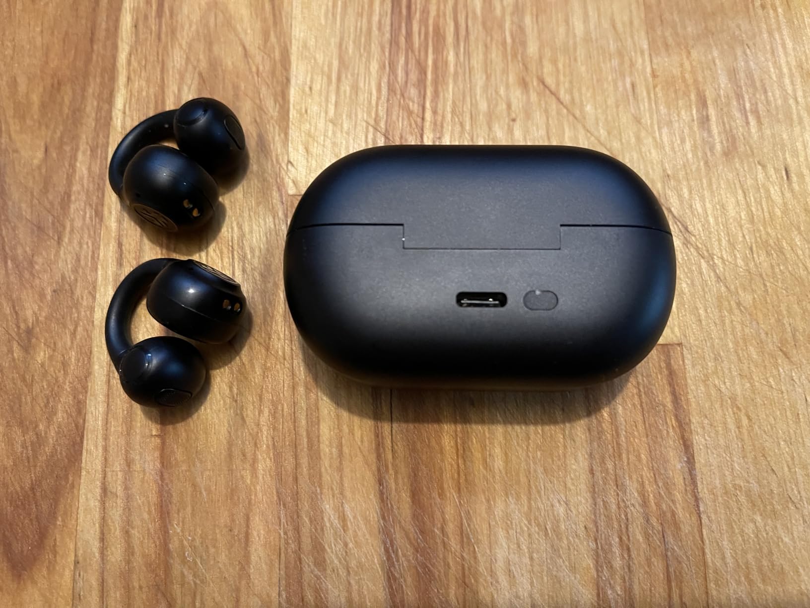 JLab Flex Cuffie Open Ear Wireless – Auricolari Con Clip, 21 Ore Di Autonomia, Bluetooth Multipoint, Microfono MEMS, Bassi Potenziati, App Personalizzabile – Nero
