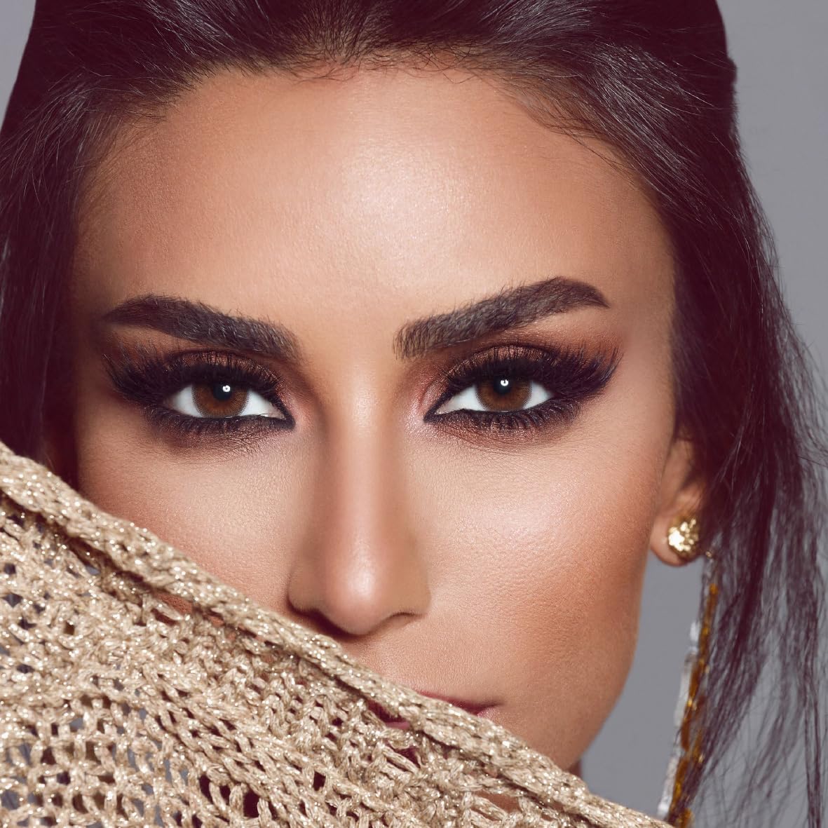 Diva contact lenses in sterile woody solution