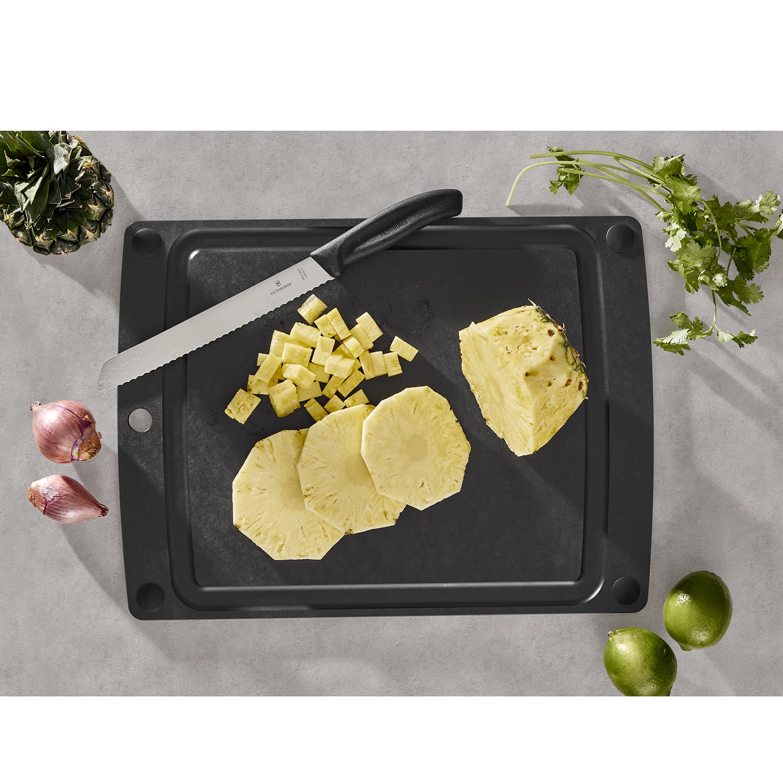 Victorinox Schneidebrett, All-in-One, Cutting Board L 44.4 x, 33 x, 0.6, Saftrille, Klingenschonend, Rutschfest, Spülmaschinengeeignet, Schwarz