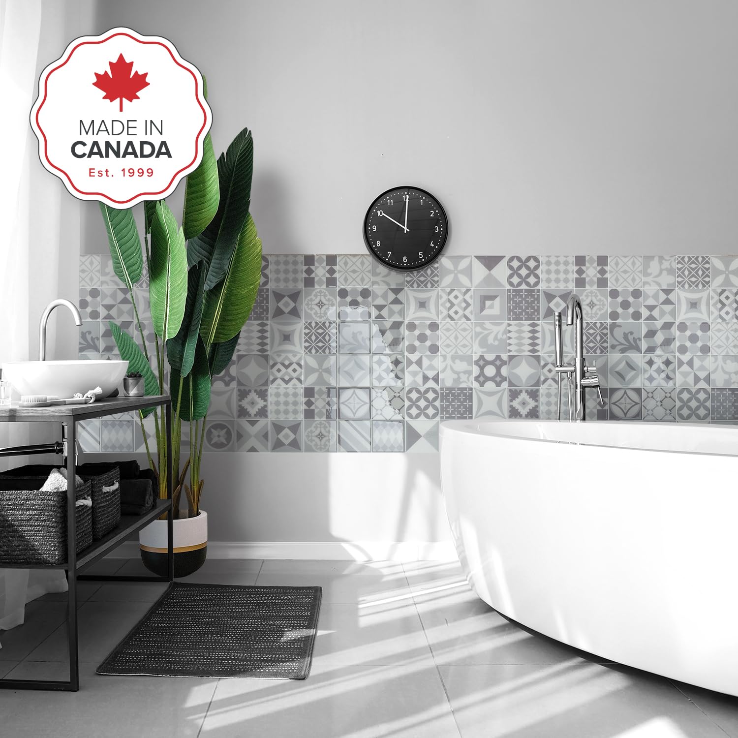 Smart Tiles Azulejos Adhesivos, Cuadrado Plata y Blanco, 22,86x22,86 cm | Pack de 5 (0,26 m²), Brillante, Resistente a calor/humedad, Bajo en COV, Cocina/Baño, Ideal para alquiler, Hecho en Canadá