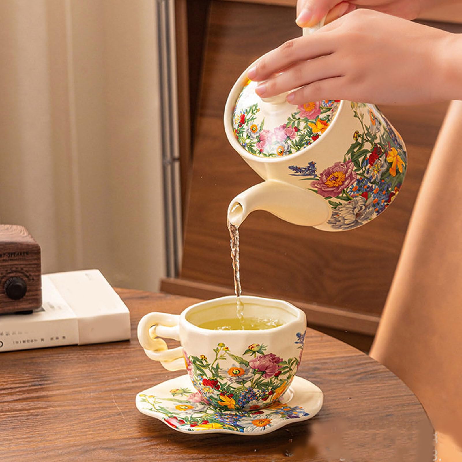Keramik Teekanne 750ml Weiß Bunter Blumen Druck Integrierter Sieb Einschenktülle mit Blütenknauf HitzebestäNdiger FüR Losen Tee