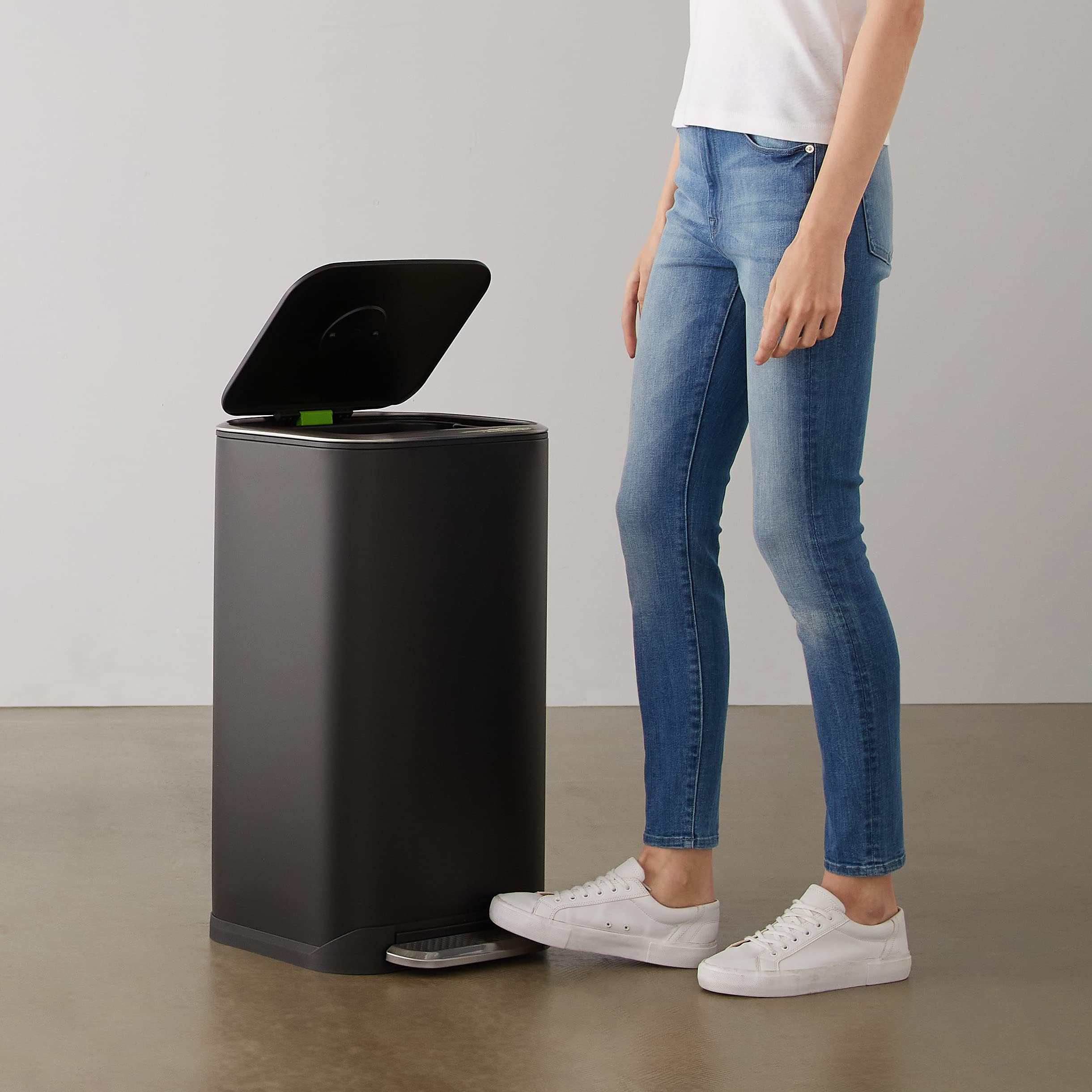 【人気商品】ベーシック ゴミ箱 32L(32リットル) ソフトクローズ 長方形 Amazon｜ベーシック ゴミ箱 32L(32リットル) ソフトクローズ 長方形
