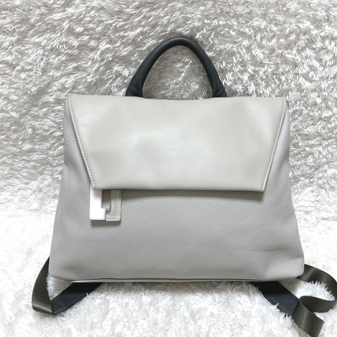 【極美品】 イアパピヨネ 樹脂チャーム スクエア フラップ リュック ear PAPILLONNER フラップ スクエアリュック 樹脂パーツ 極美品