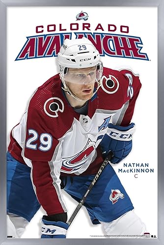 Trends International NHL Colorado Avalanche - Póster de pared de la serie 23 de Nathan MacKinnon, 22.4 pulgadas de largo x 14.7 pulgadas, versión
