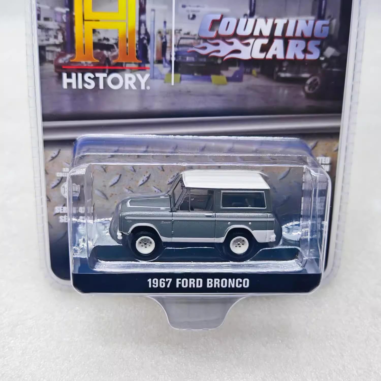 Amazon.com: LUNAIPSE 1967 Ford Bronco - 7cm Scale 1/64 Diecast