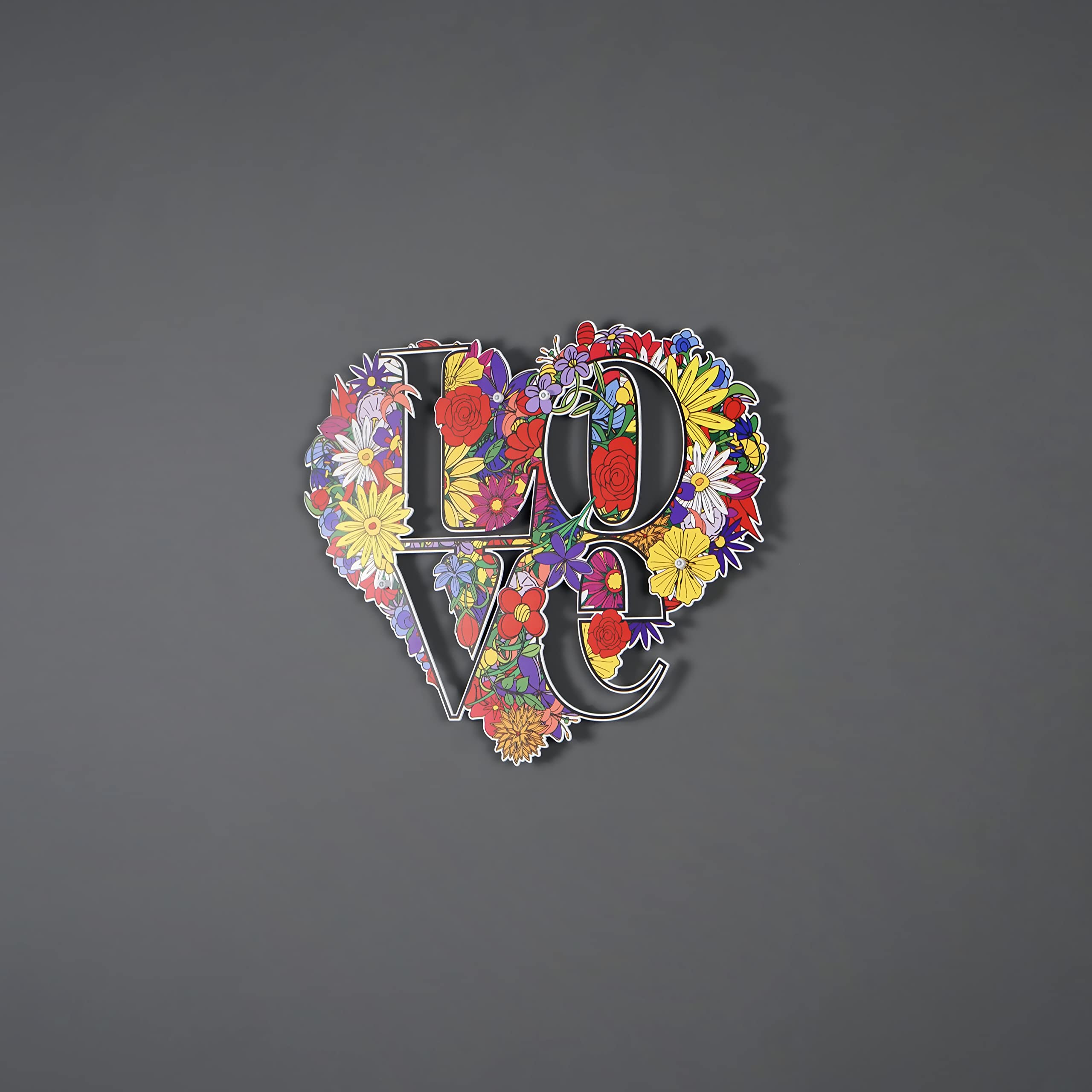 Love on Flowers - Stampa artistica da parete in metallo con stampa UV | Targa in metallo a forma di cuore, regalo per San Valentino, targa decorativa per coppie (53 x 45 cm)