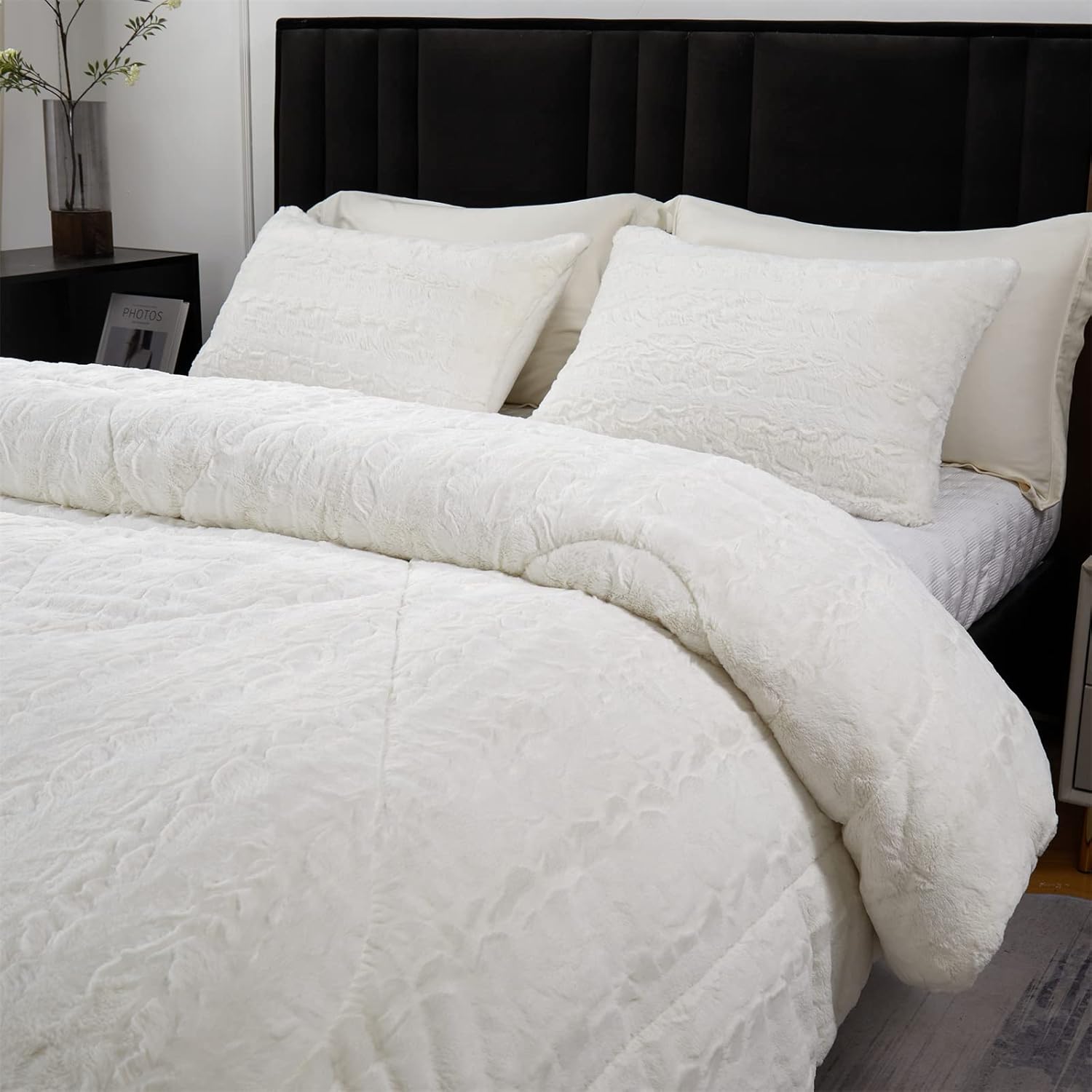 Wajade Faux Fur Comforter Set King Size, 3 Pieces Ultra Soft Marbled Ivory White Fluffy Comforter Set Marble Print Furry Bedding Set for All Seasons, 1 Plush Comforter Set+2 Pillow Covers