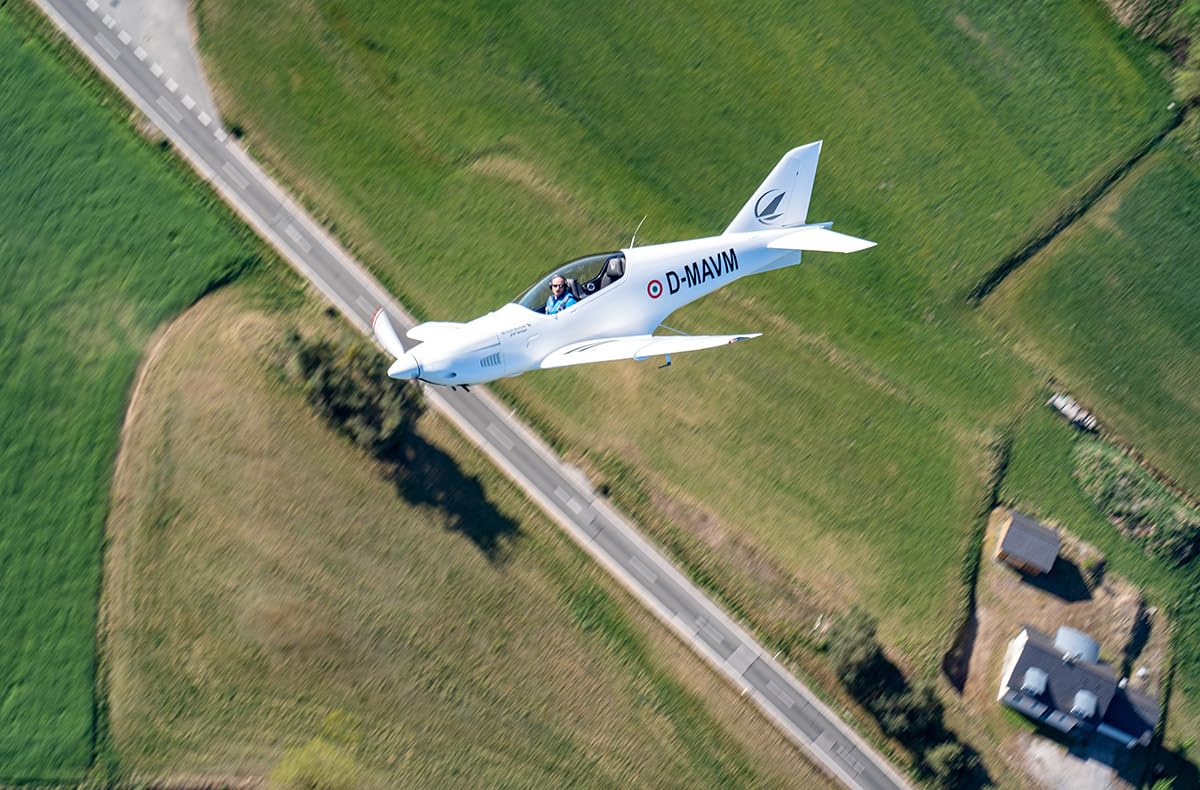 JOCHEN SCHWEIZER Geschenkgutschein: Jet-Trainer selber fliegen Bruck i.d. OPf. (60 Min.)