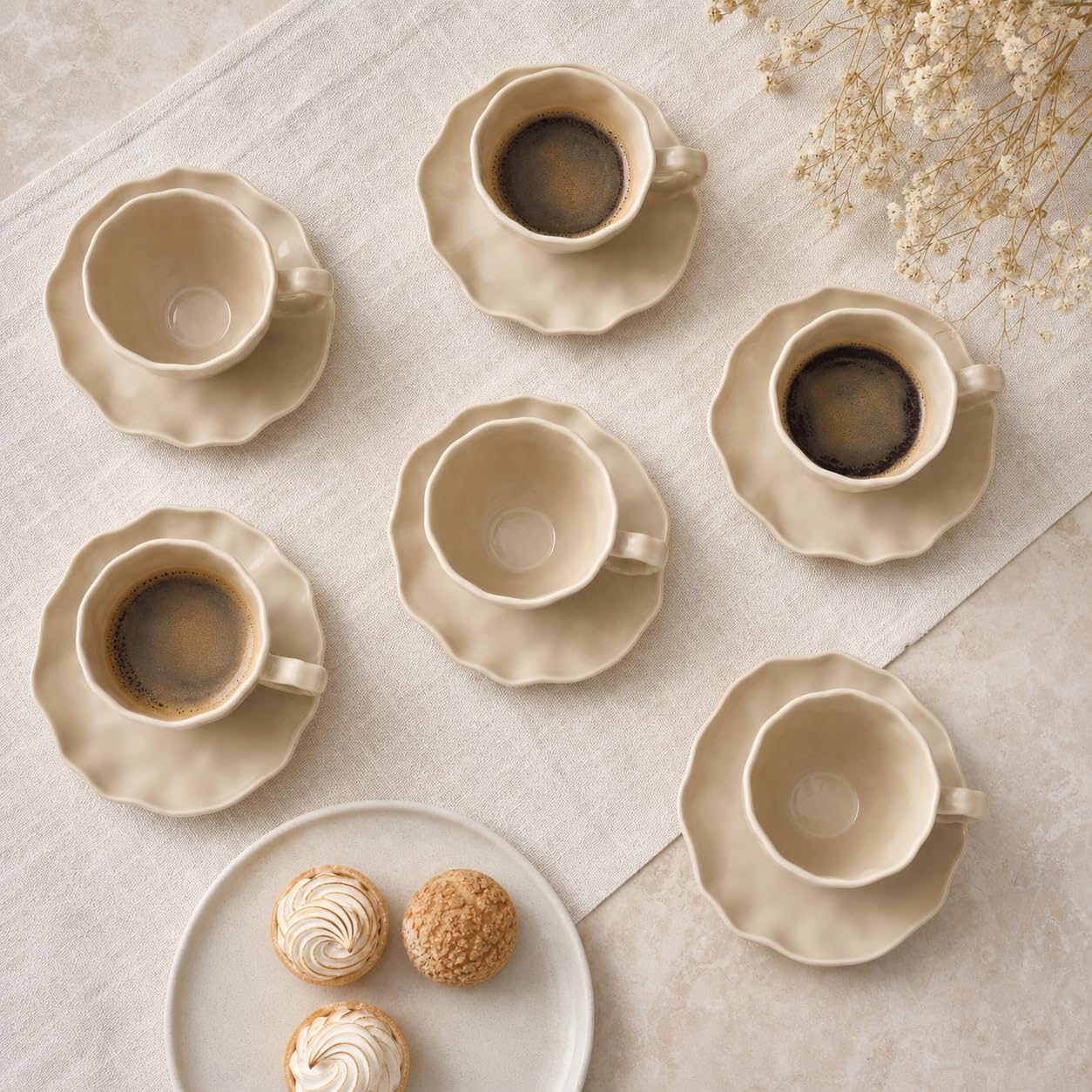 BRICARD Angles Espressotassen-Set für 6 Personen, 12-teilig – 6 Espressotassen 125 ml mit 6 Untertassen – Porzellan Taupe – spülmaschinenfest, mikrowellen- und backofengeeignet